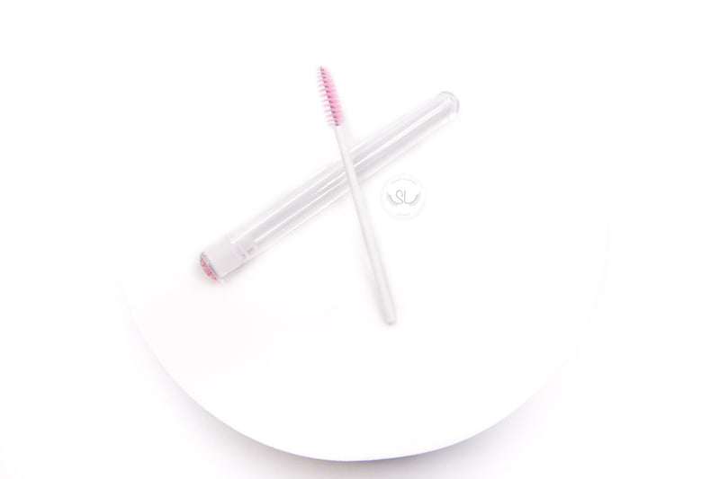 Our Mascara Wand is Perfect aftercare gift for your clients that helps them keep their new lashes always neat and clean after treatment. - Soft and flexible tips - Colours: White handle: Purple, Lilac, Pink, Clear, Yellow, Green tips Gold handle-Black tip Black handle-Pink tip - Quantity: Each pack contains 50 lash spoolies