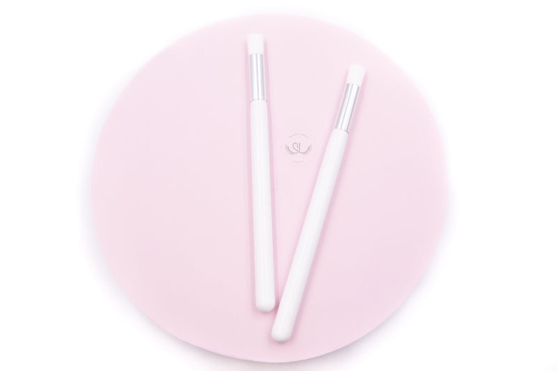 This soft Eyelash Cleansing Brush is used with an Eyelash Extensions Shampoo which can also be purchased in our store to clean your client's lashes thoroughly before application. Cleaned lashes are the key to maintain good retention. Key Features: - Materials: Bamboo handle with soft synthetic fibers - A must-have item to clean makeup, dirt, and debris off your client's lashes and eyelids with.